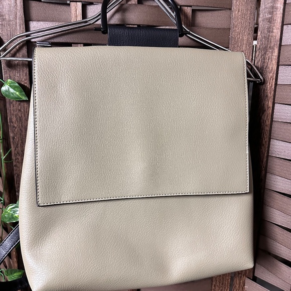 Backpack - Picture 4 of 13